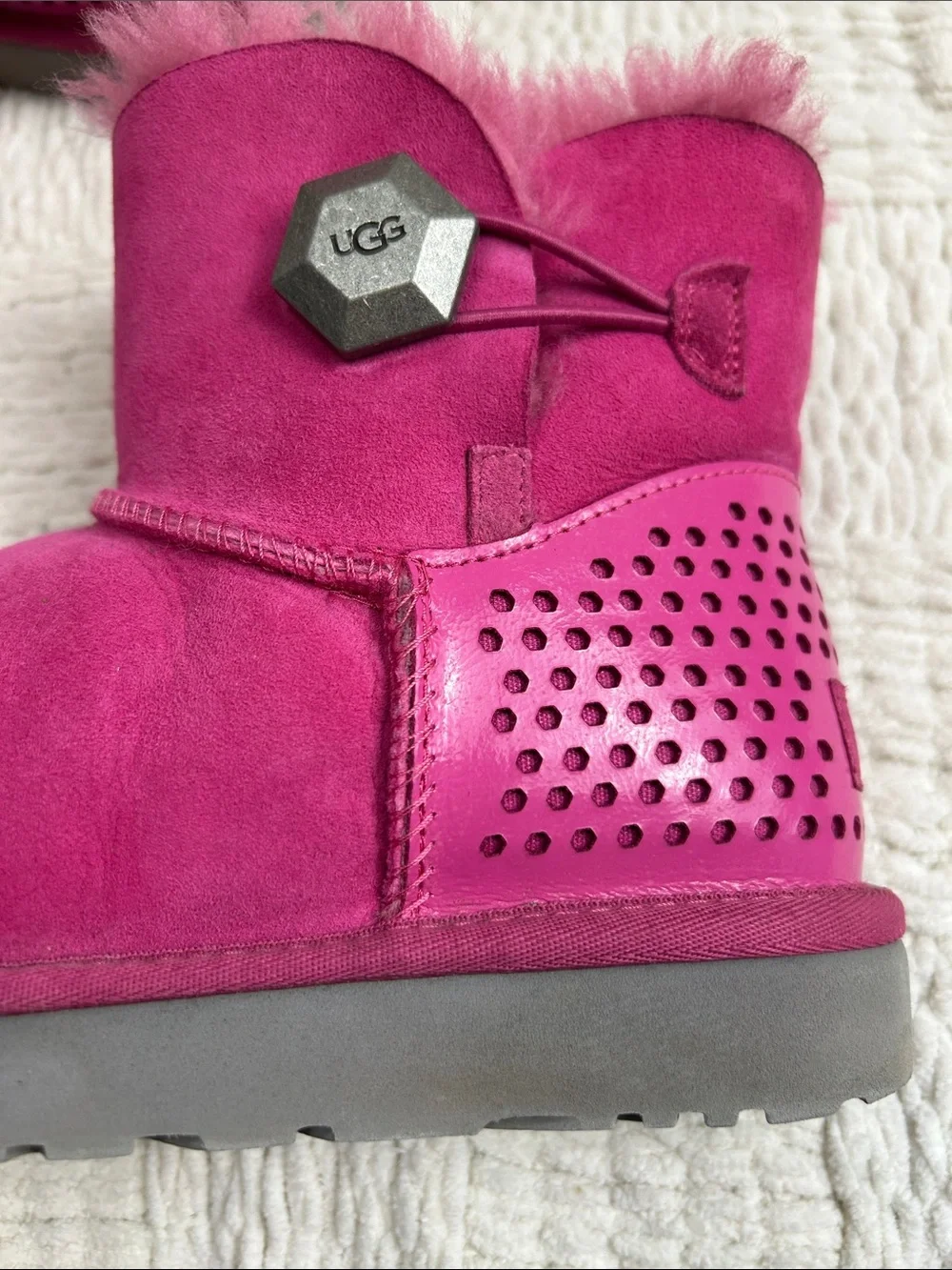Ugh Mini Bailey Button Geo Perf Magenta Pink 10